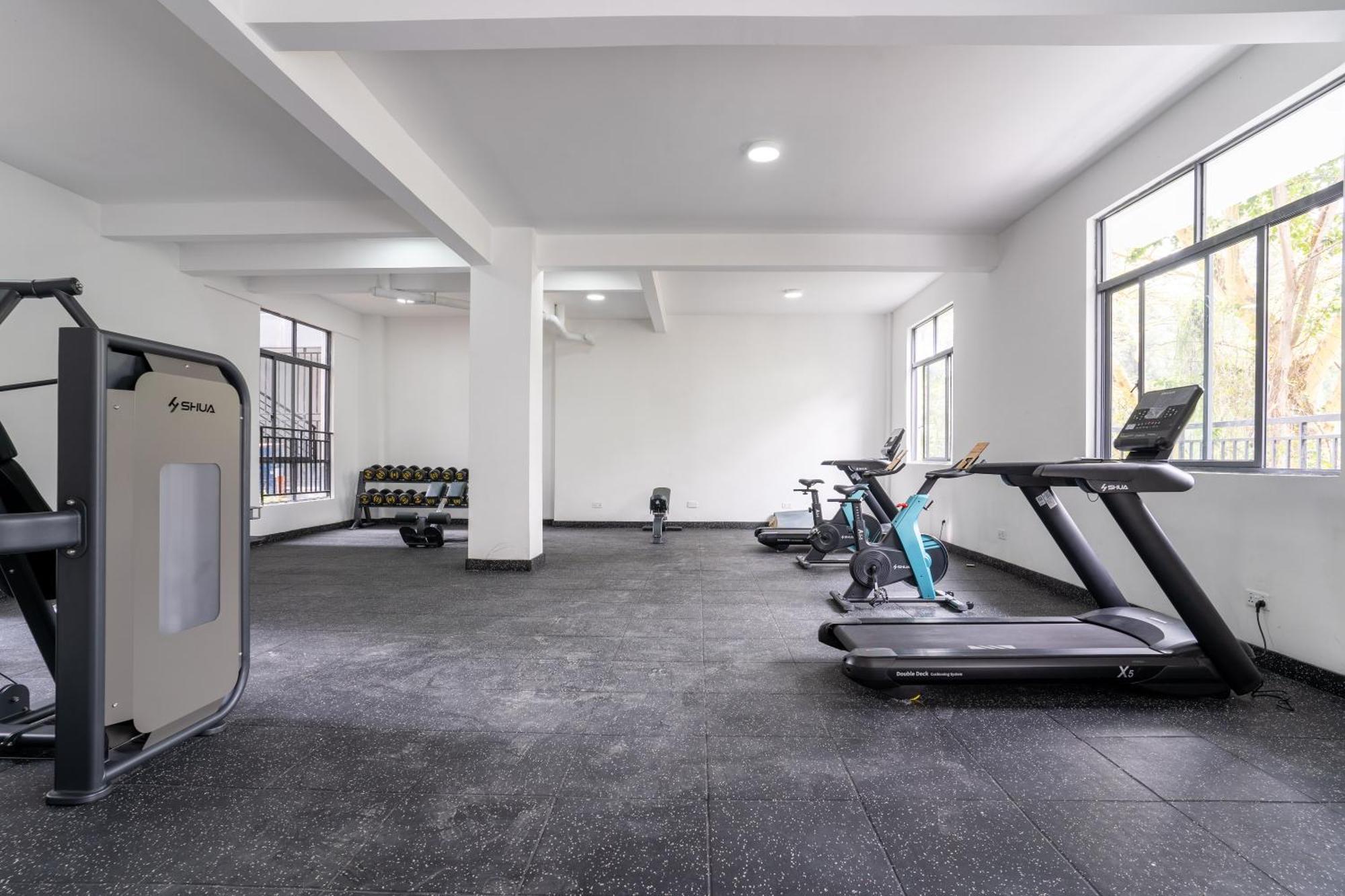 Apartment Airy With Gym, Stunning View At Riverside Nairobi