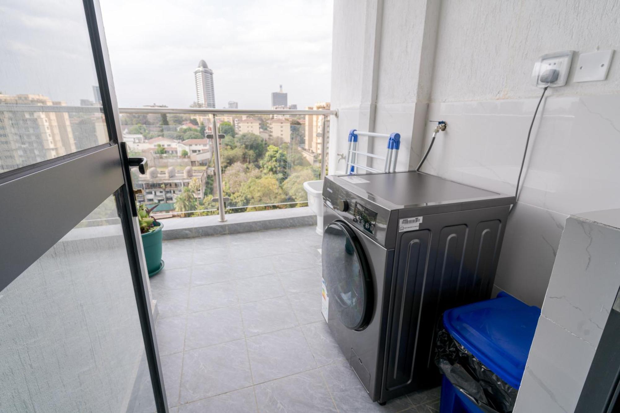 Airy With Gym, Stunning View At Riverside Apartment