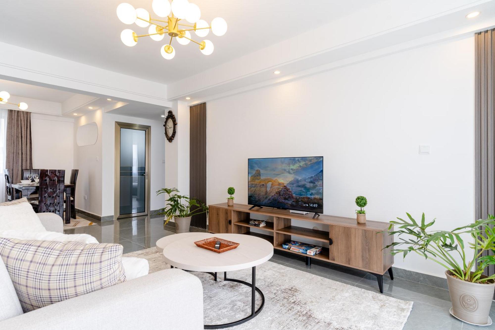 Airy With Gym, Stunning View At Riverside Apartment