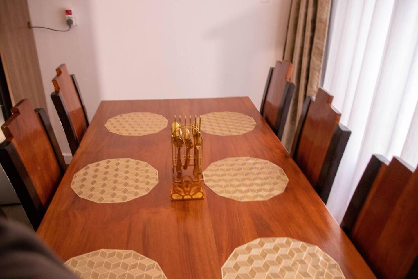 Un Accredited 2br3bedspoolgymfullpower Backup70inchtv Apartment *
