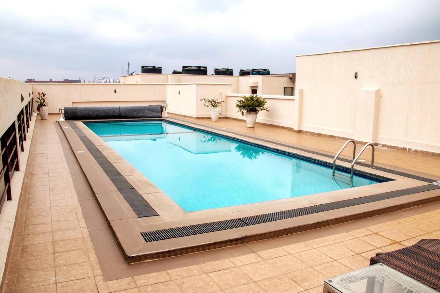 Un Accredited 2br3bedspoolgymfullpower Backup70inchtv Apartment *