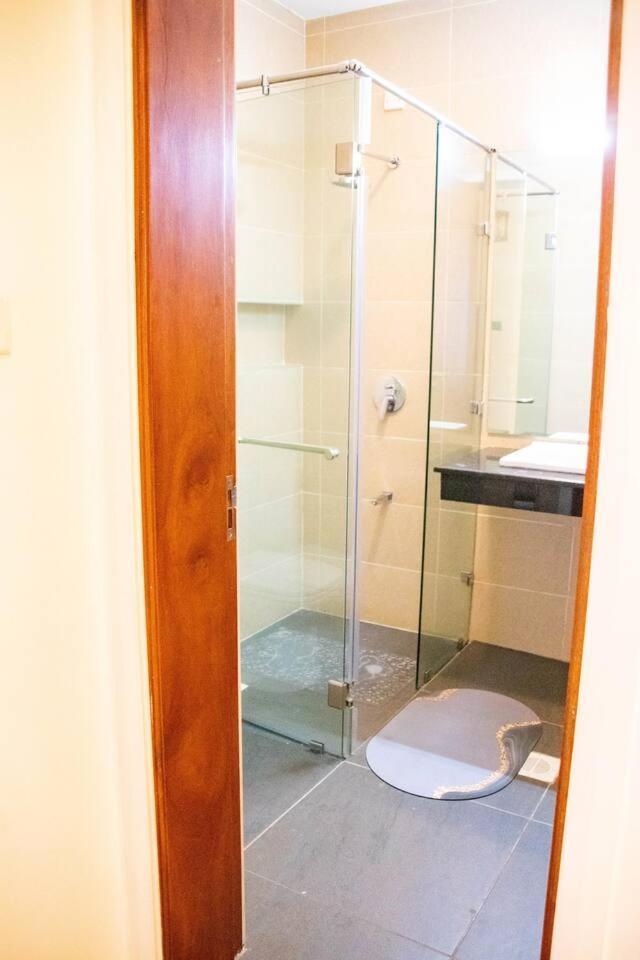 Un Accredited 2br3bedspoolgymfullpower Backup70inchtv