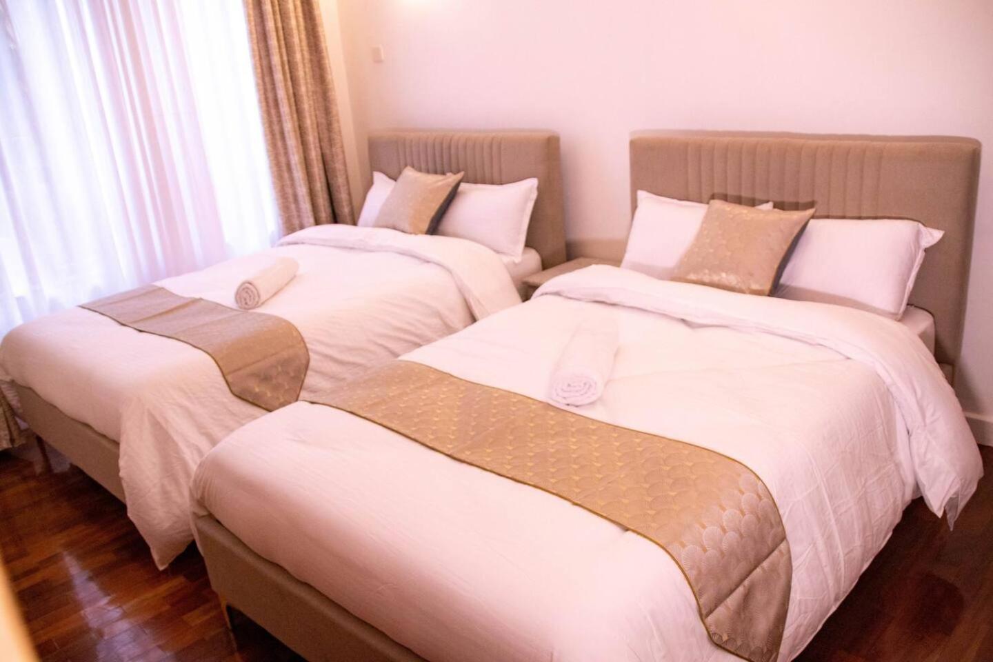 Un Accredited 2br3bedspoolgymfullpower Backup70inchtv Apartment