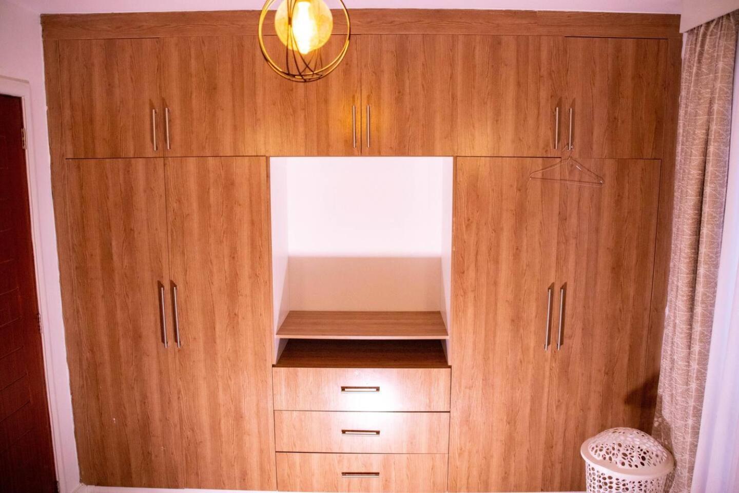 Apartment Un Accredited 2br3bedspoolgymfullpower Backup70inchtv Nairobi