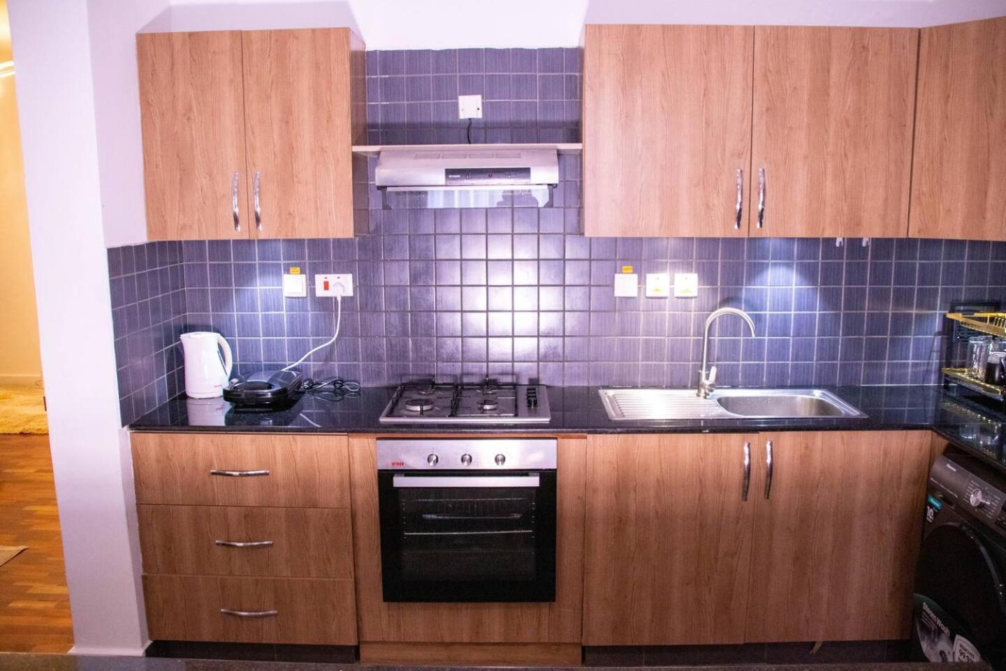 Un Accredited 2br3bedspoolgymfullpower Backup70inchtv Apartment