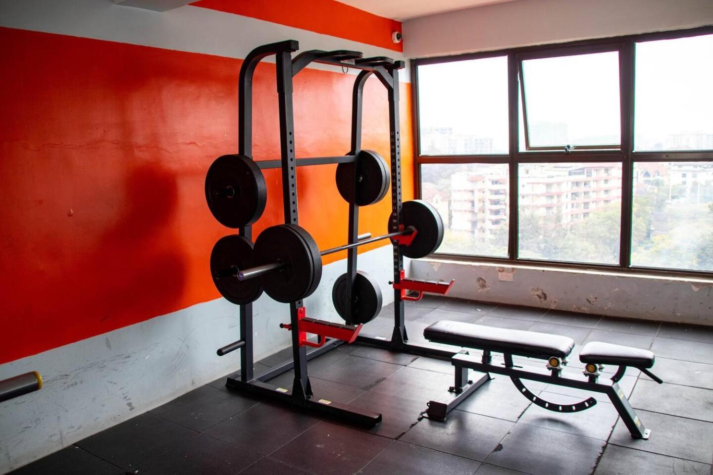 Apartment Un Accredited 2br3bedspoolgymfullpower Backup70inchtv *