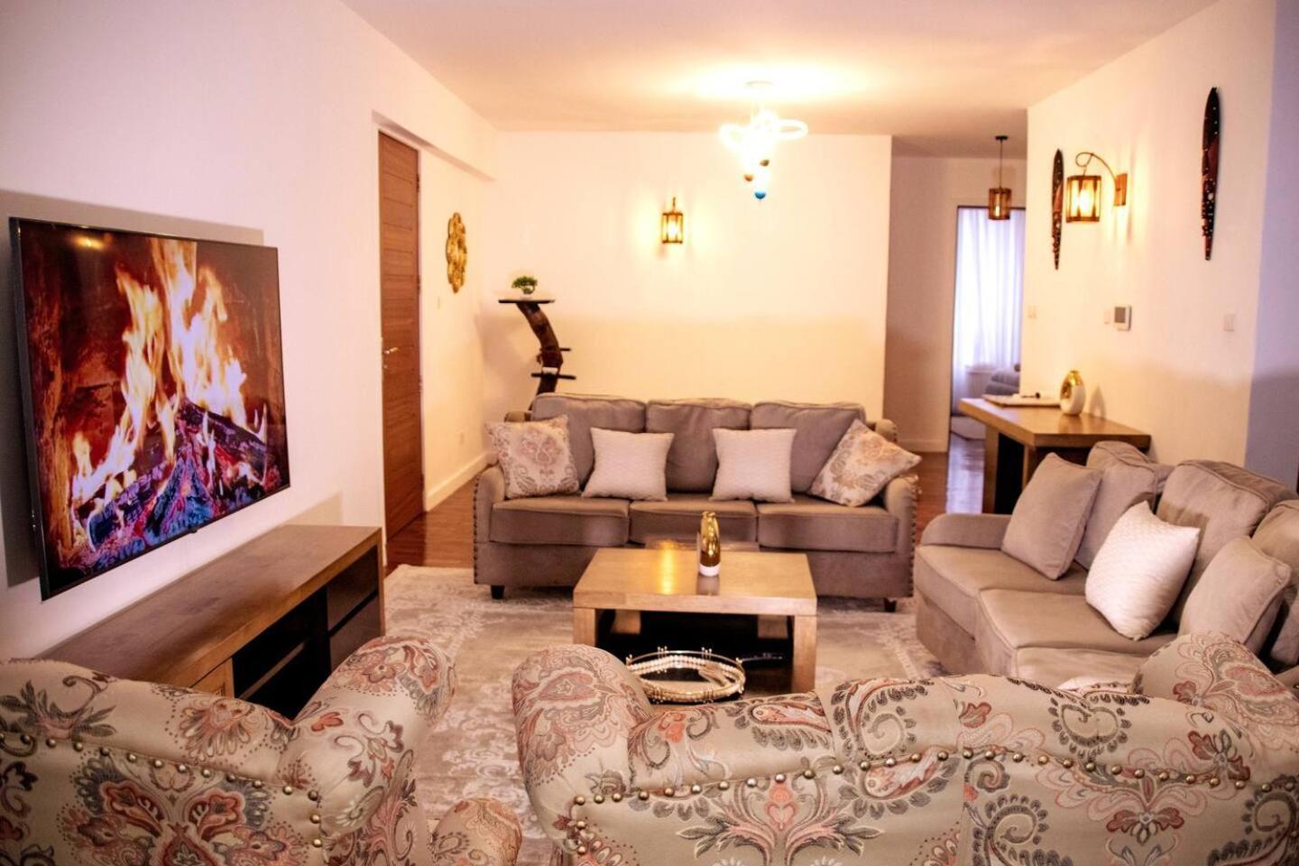 Apartment Un Accredited 2br3bedspoolgymfullpower Backup70inchtv *