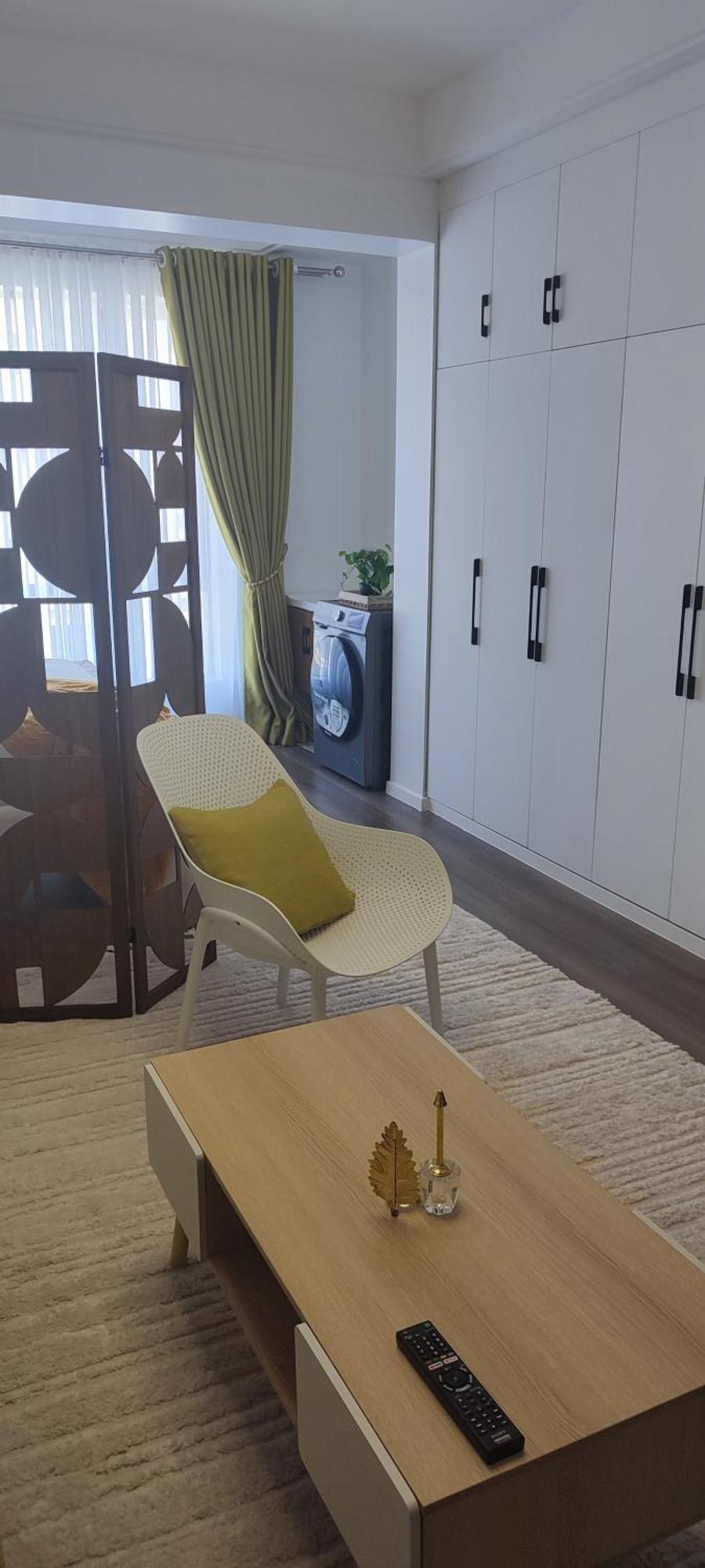 Home's By Grewal, Apartment