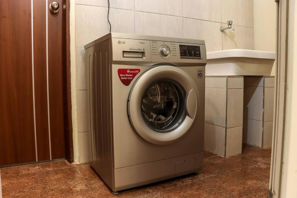 Apartment The At 7 *