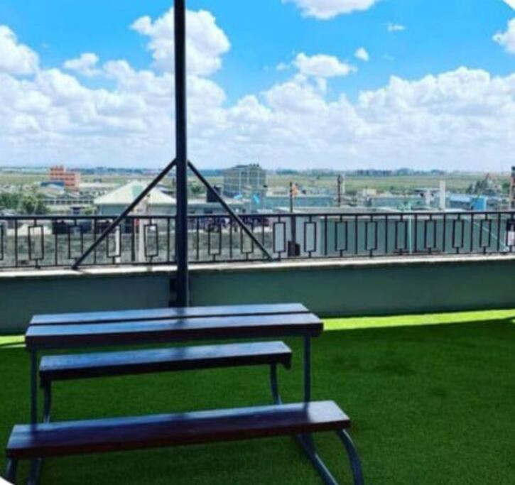Convenient Cozy Spot Near Airport Apartment *