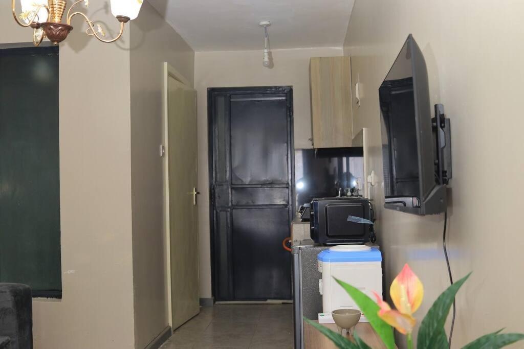 Apartment Convenient Cozy Spot Near Airport *