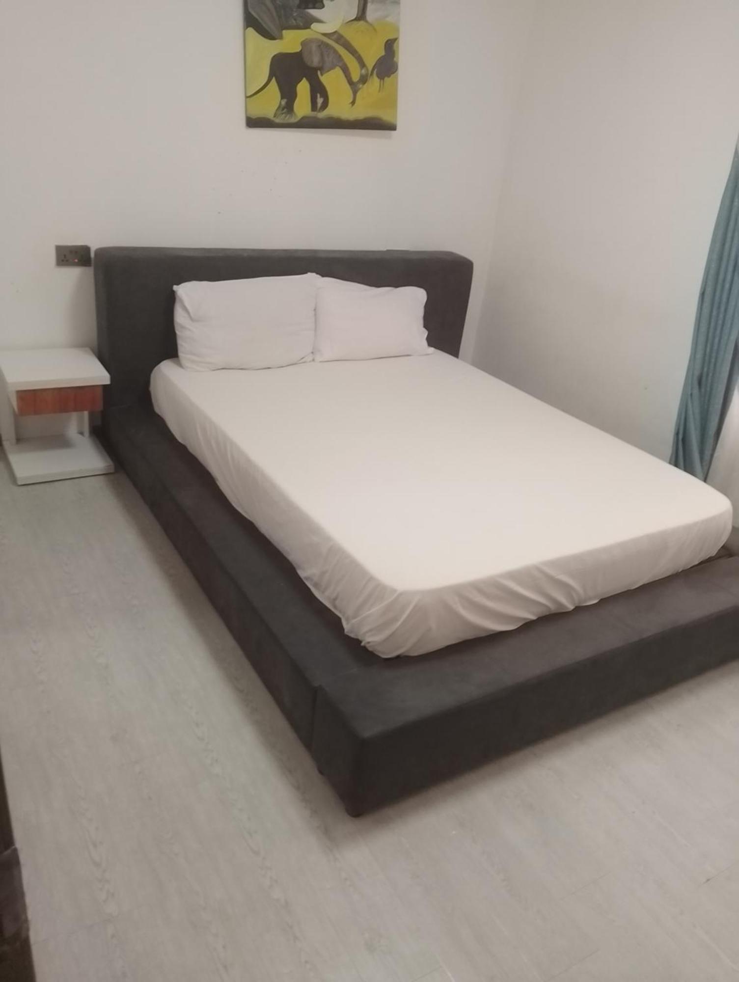 Beautiful 2 Bedroom At Royal Garden Apartment *