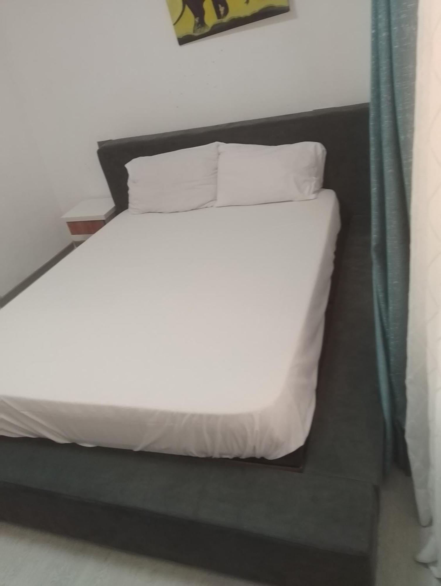 Beautiful 2 Bedroom At Royal Garden Apartment *