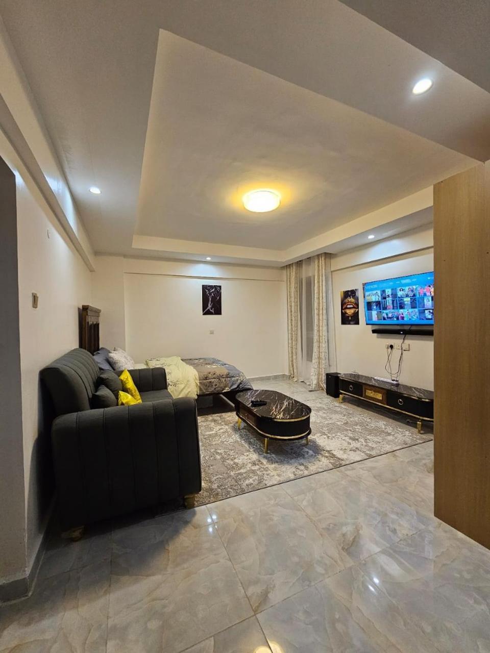 Studio 1108 *