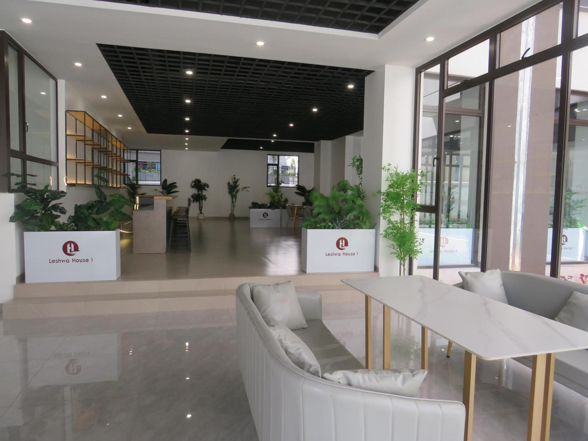 Pella 1 * Nairobi