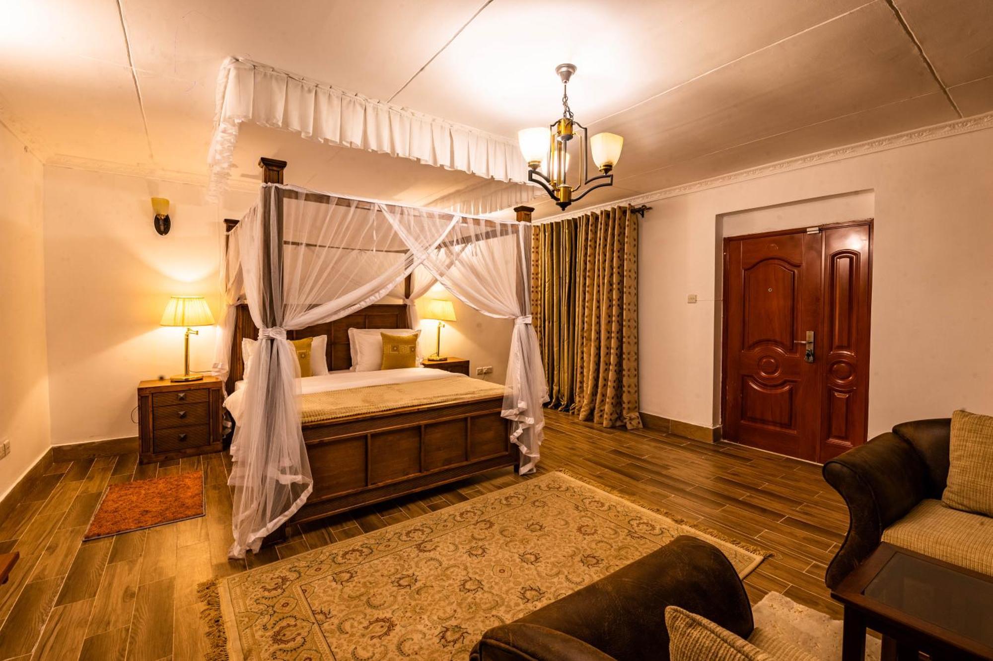 Teresita Karen-giraffe Site Homestay