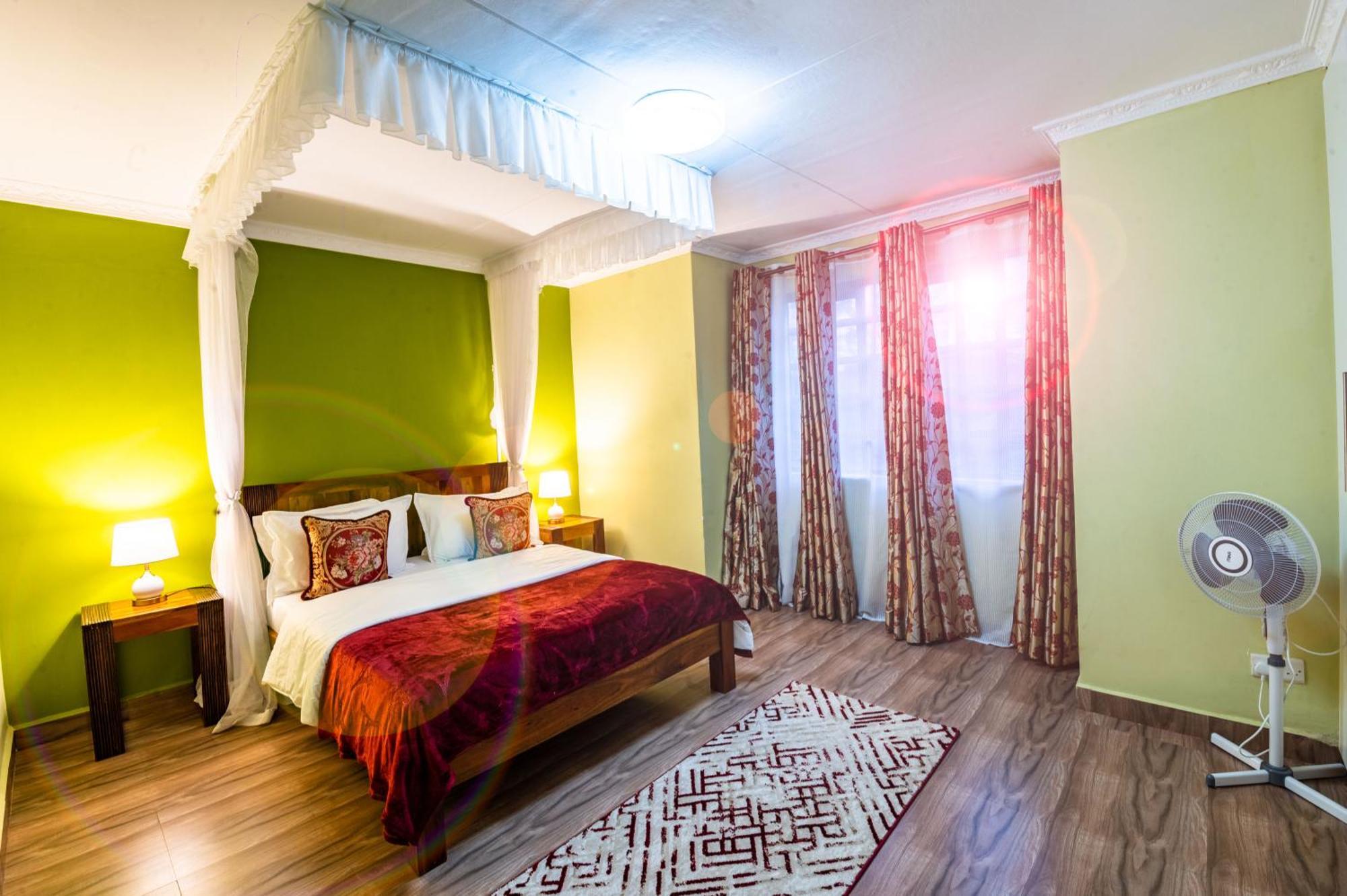 Teresita Karen-giraffe Site Homestay Nairobi
