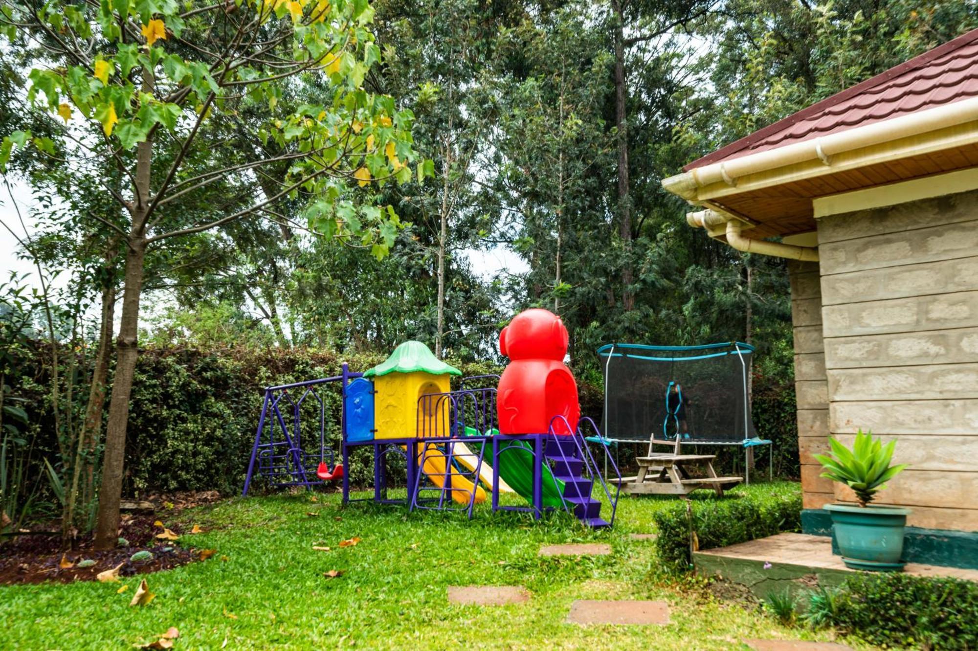 Teresita Karen-giraffe Site Homestay *