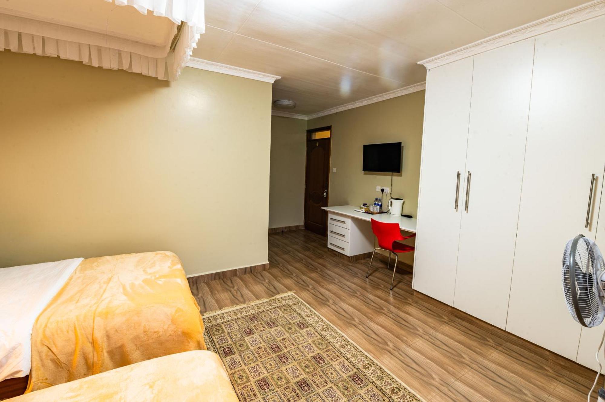 Homestay Teresita Karen-giraffe Site Nairobi