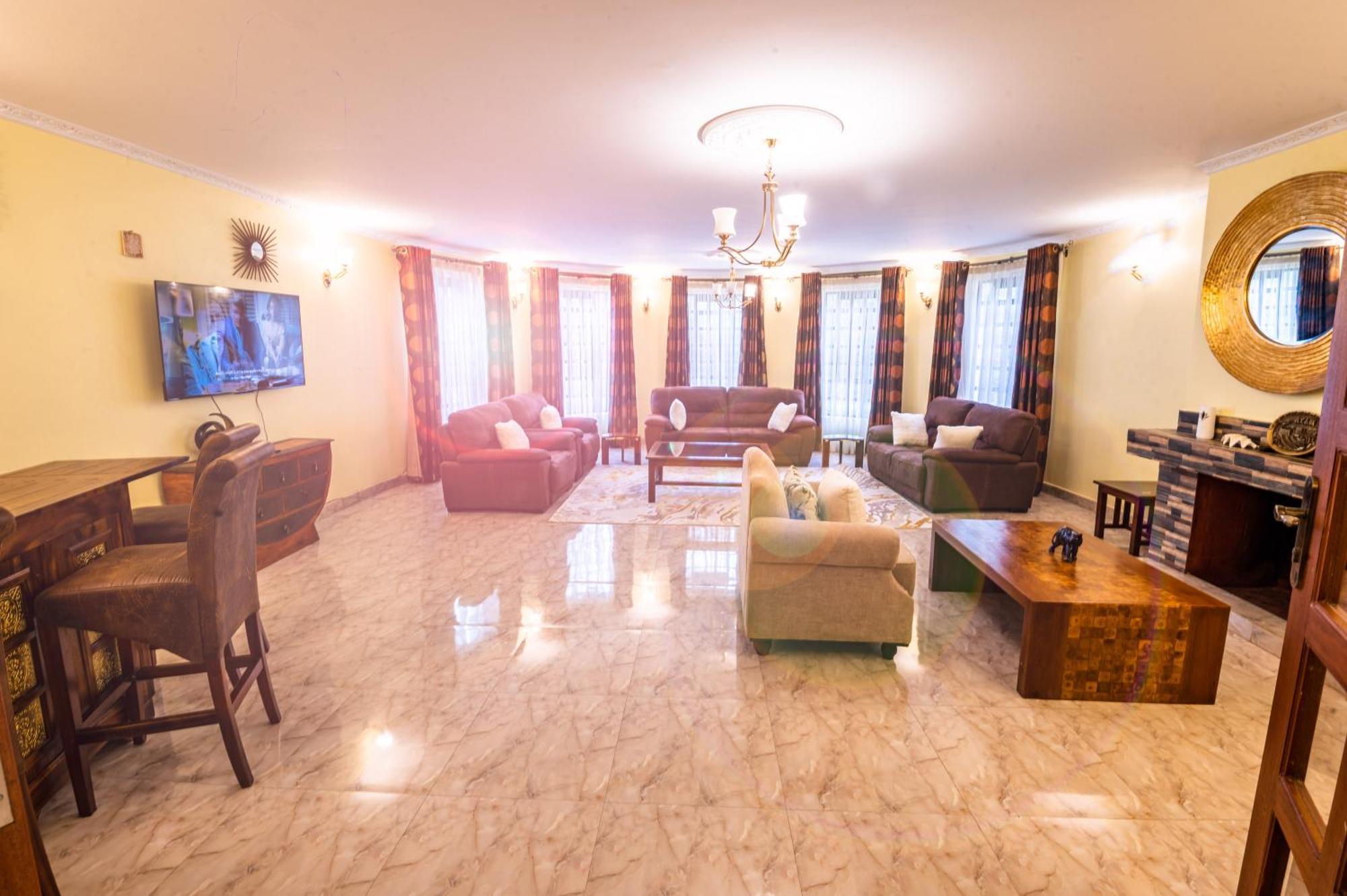 Teresita Karen-giraffe Site Homestay Nairobi