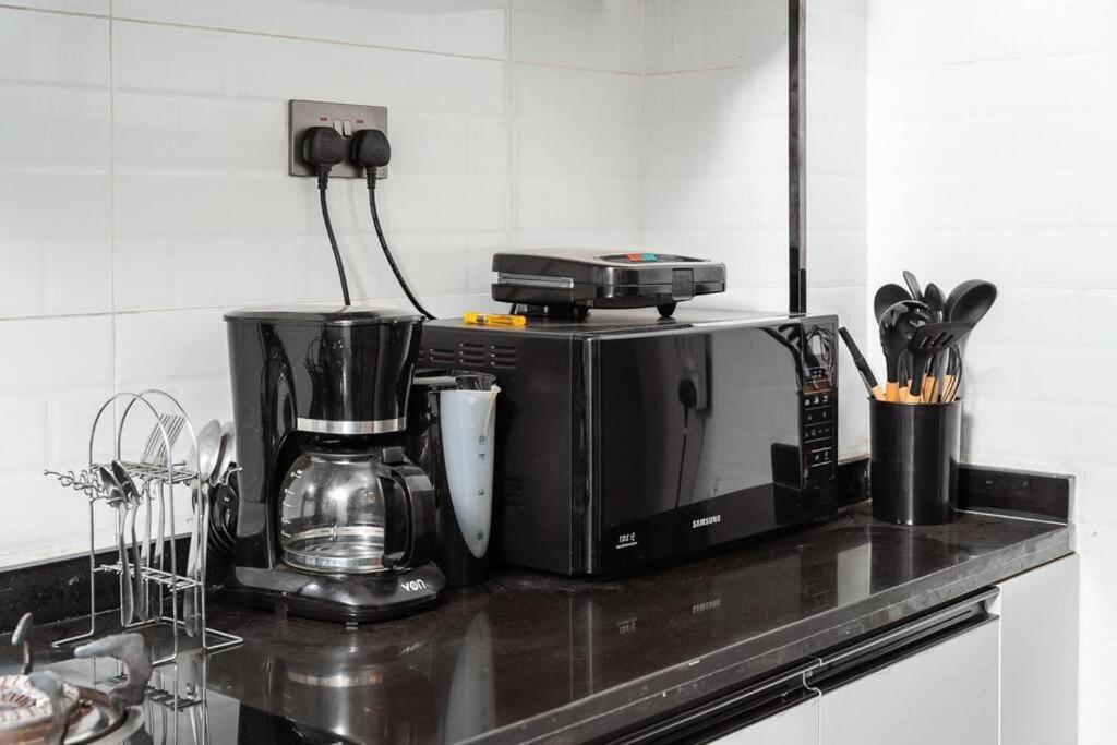 Modern 2-bed With Pool ,yaya Centre Apartment *