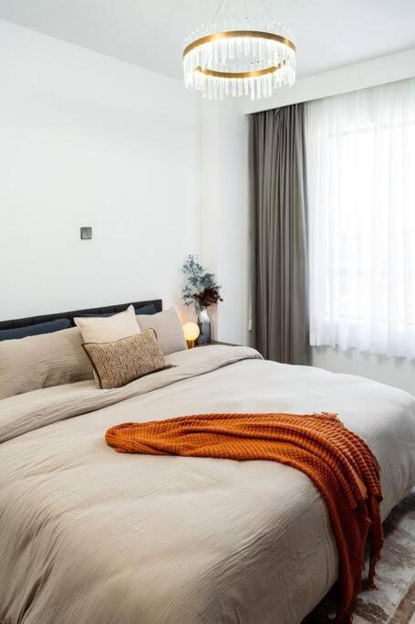 Apartment Modern 2-bed With Pool ,yaya Centre *