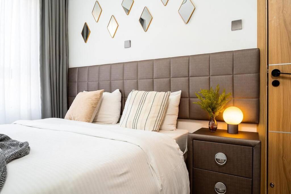 Modern 2-bed With Pool ,yaya Centre Nairobi