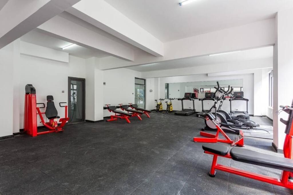 Modern 2-bed With Pool ,yaya Centre Apartment