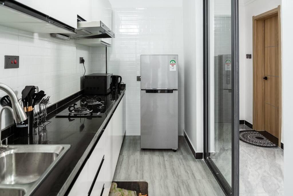 Apartment Modern 2-bed With Pool ,yaya Centre Nairobi