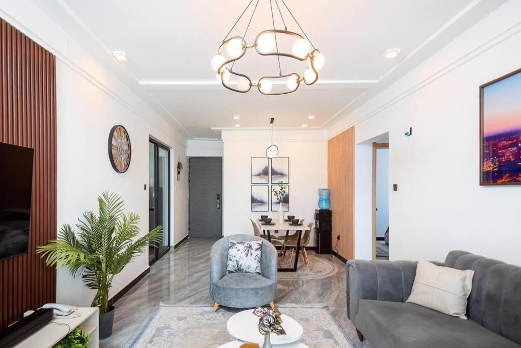 Apartment Modern 2-bed With Pool ,yaya Centre Nairobi