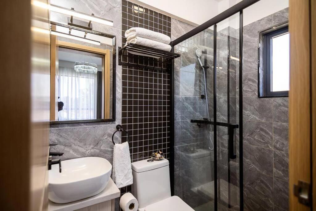 Modern 2-bed With Pool ,yaya Centre