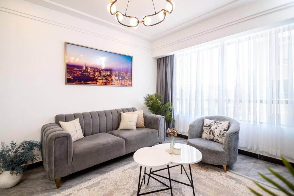 Modern 2-bed With Pool ,yaya Centre Apartment