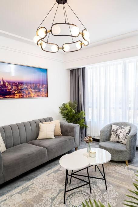 Modern 2-bed With Pool ,yaya Centre *