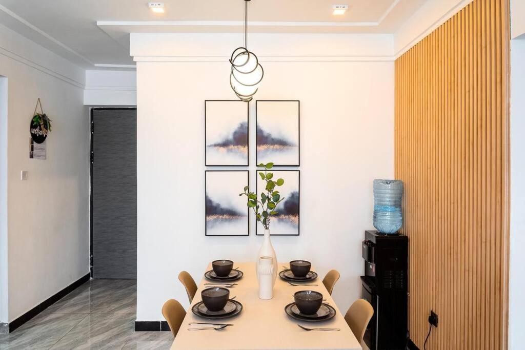 Modern 2-bed With Pool ,yaya Centre Apartment