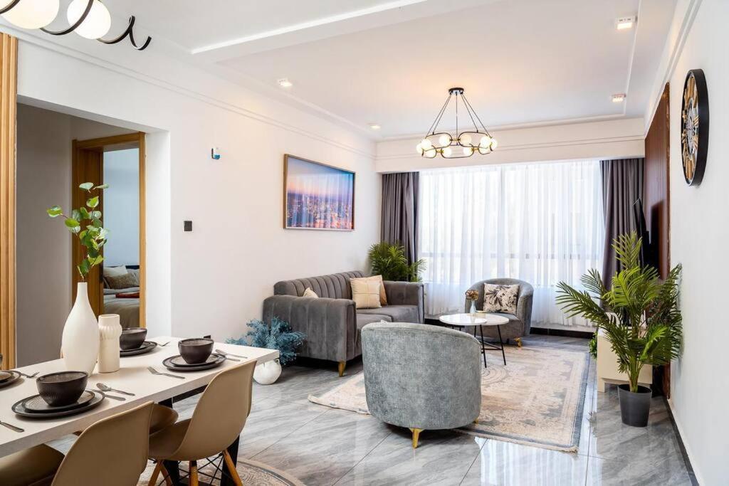Modern 2-bed With Pool ,yaya Centre Apartment