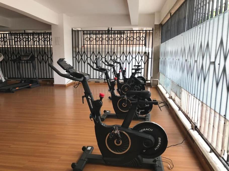Apartment 1 Bedroom Gretchen Leafy Home-with View & Sunset, Gym, Parking, Wifi, Hairdryer, Washing Machine *