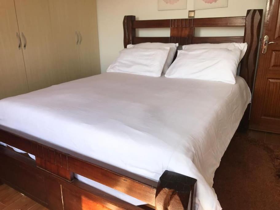 1 Bedroom Gretchen Leafy Home-with View & Sunset, Gym, Parking, Wifi, Hairdryer, Washing Machine Apartment Nairobi