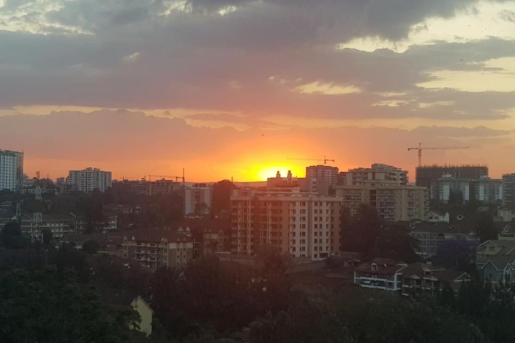 1 Bedroom Gretchen Leafy Home-with View & Sunset, Gym, Parking, Wifi, Hairdryer, Washing Machine Nairobi