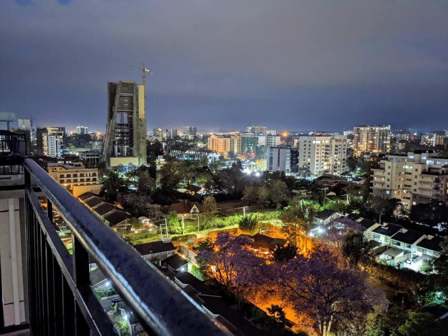 Comfortable Fully-equipped With Free Wifi, Gym & Amazing Rooftop Views