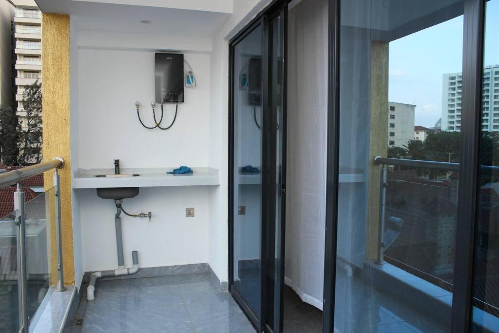 In Kileleshwa With Gym, Pool, Netflix, Washer Nairobi