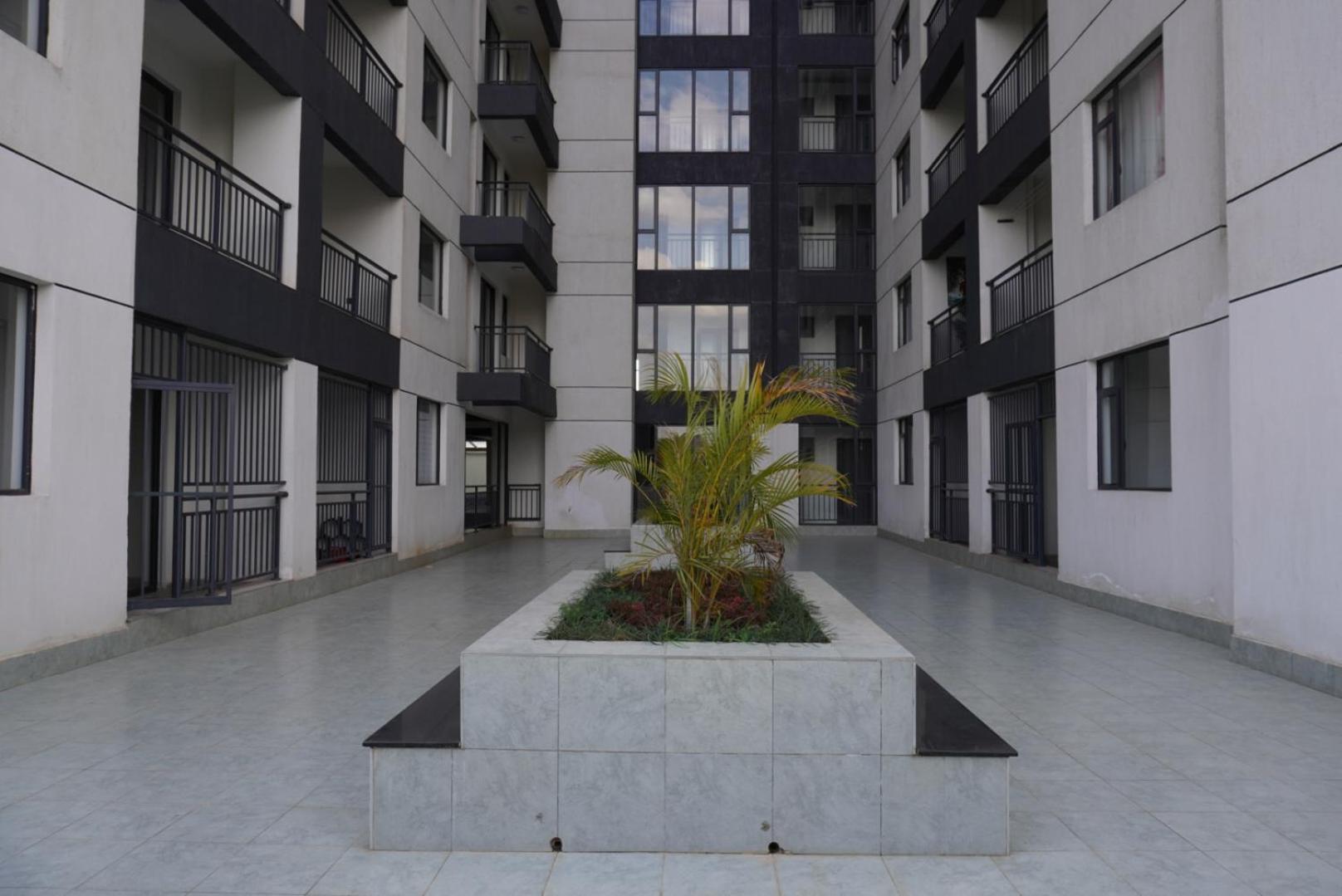 Ruaka With A Swimming Pool Apartment