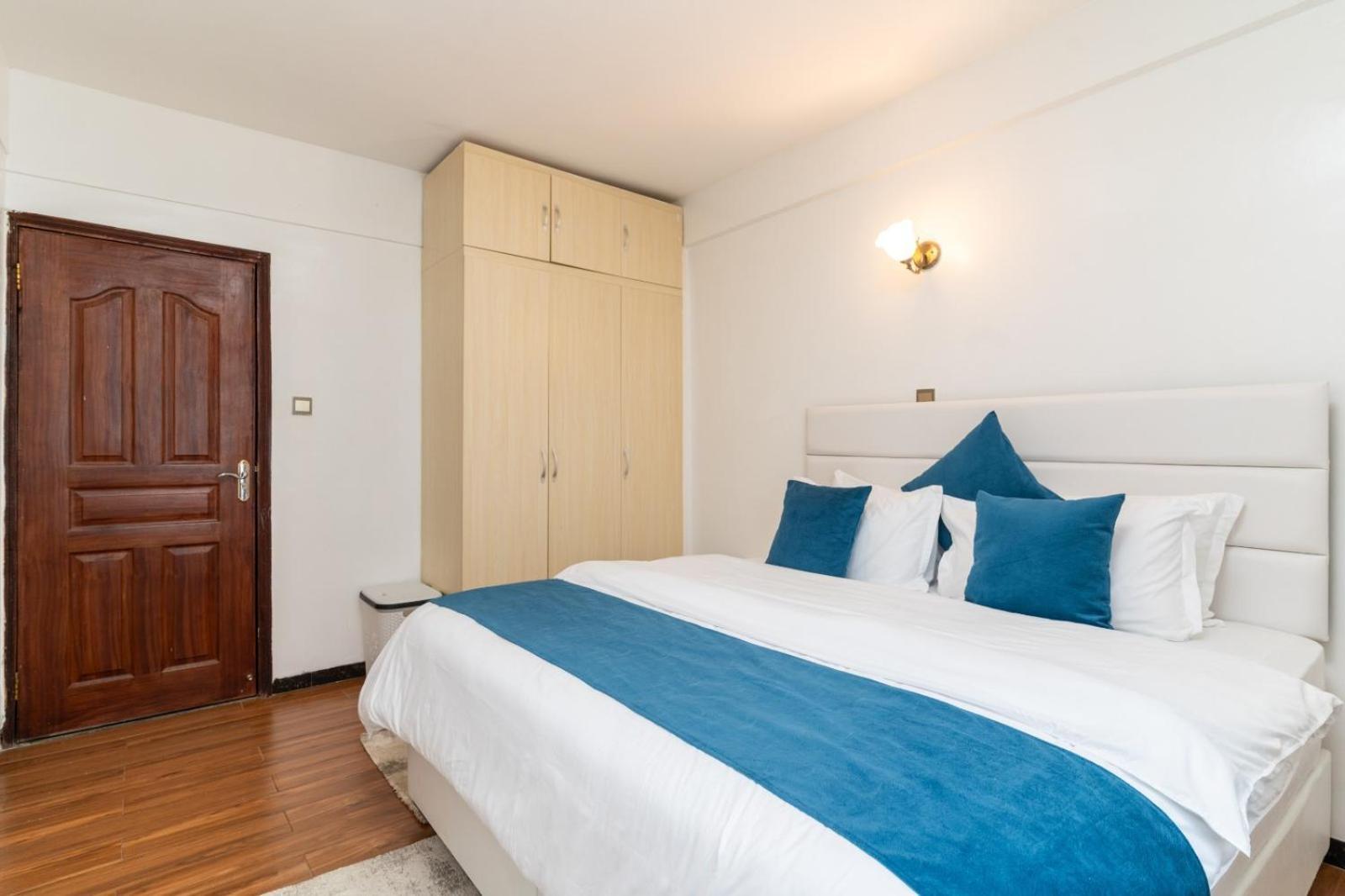 Apartment 1 Bed And Exta Bedroom At Kilimani Yaya Centre-nairobi