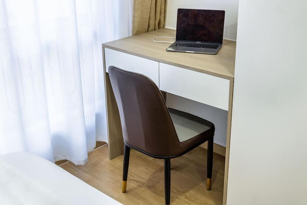 Apartment Luxe With Pool, Gym And Work Space *