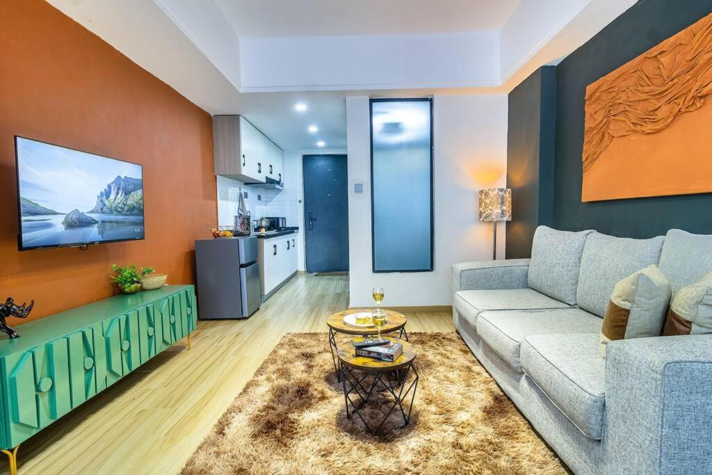 Luxe With Pool, Gym And Work Space Apartment *
