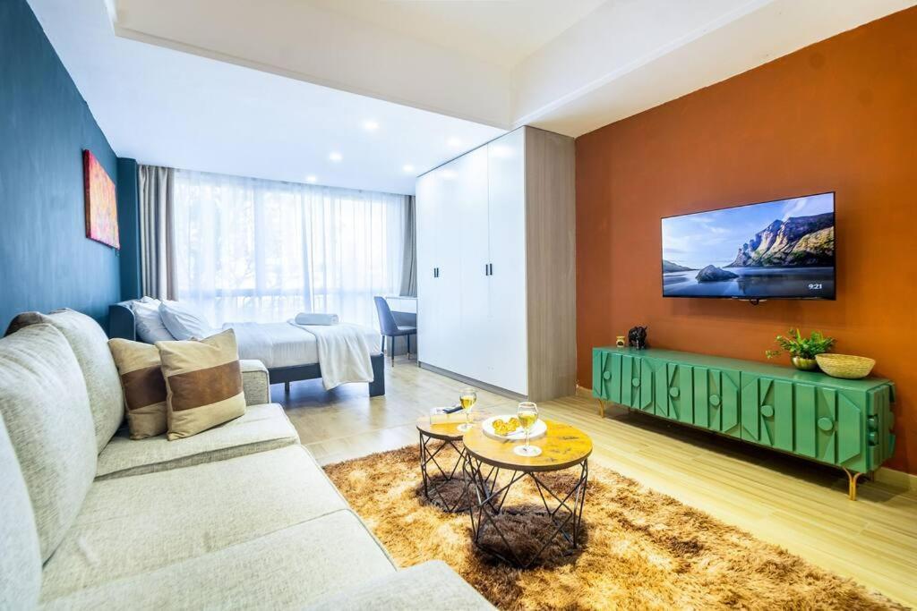 Luxe With Pool, Gym And Work Space * Nairobi