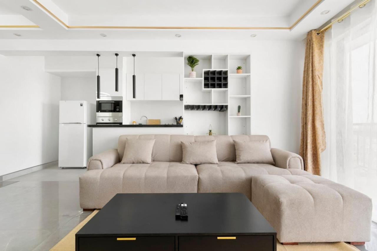Stylish 2 Bedroom With King Bed, Gym, Children Playground And Panoramic Views Apartment *