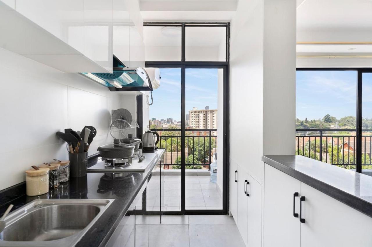 Stylish 2 Bedroom With King Bed, Gym, Children Playground And Panoramic Views Apartment *