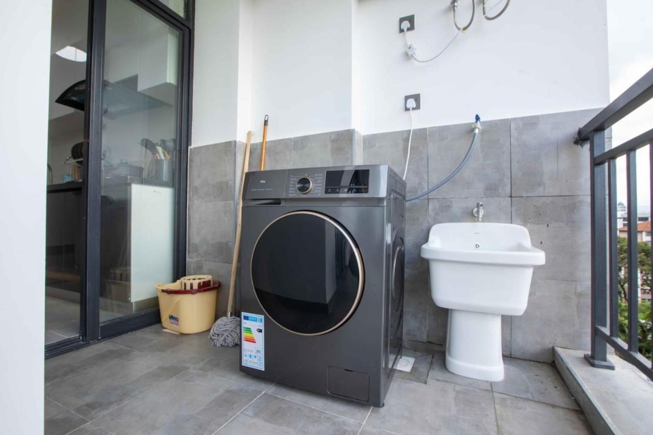 Stylish 2 Bedroom With King Bed, Gym, Children Playground And Panoramic Views Apartment *