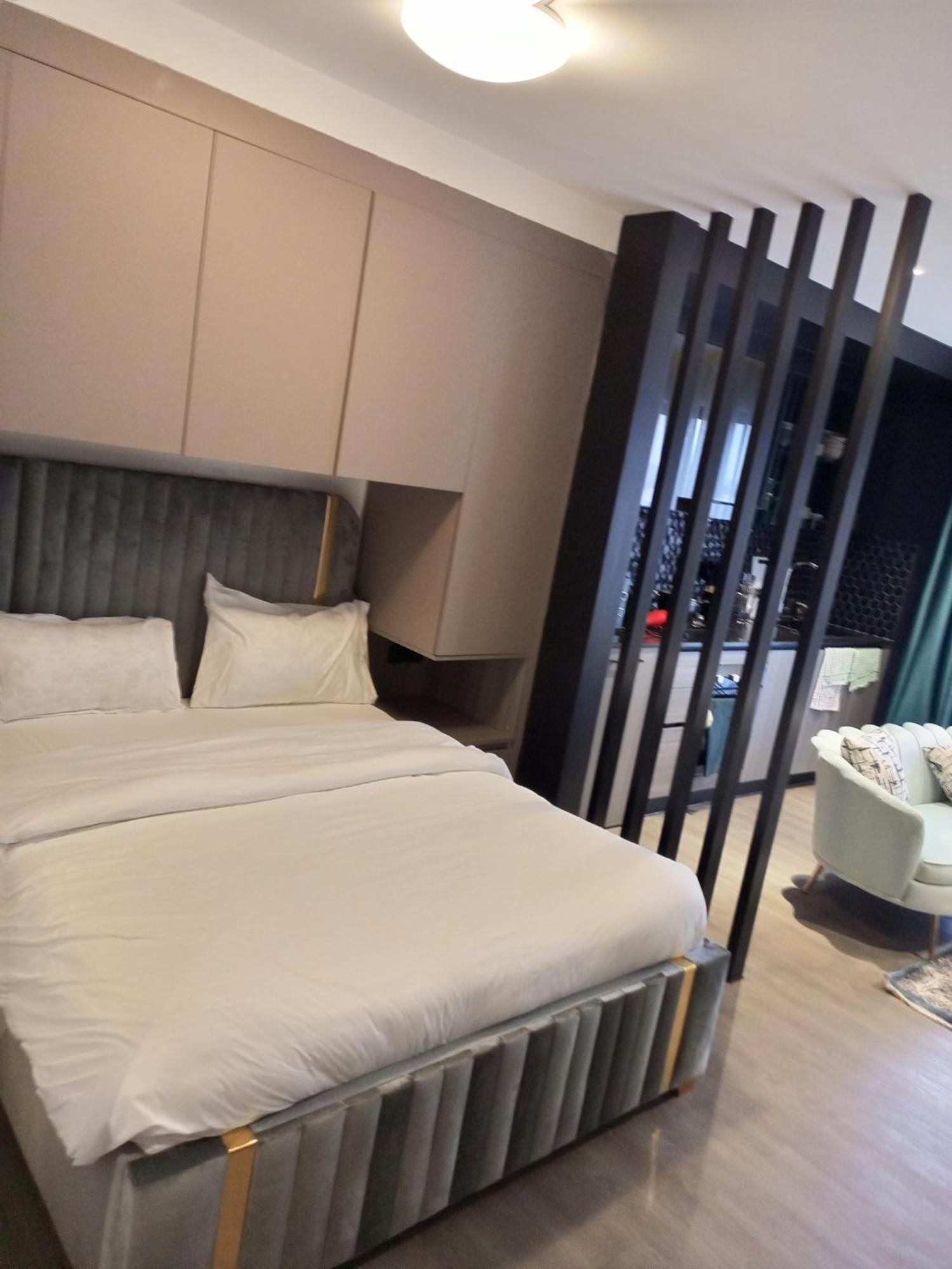 Escada -501 Apartment