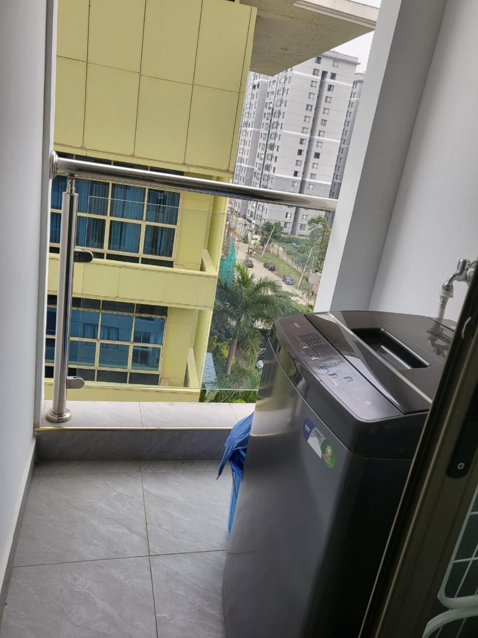 Apartment Hideout *